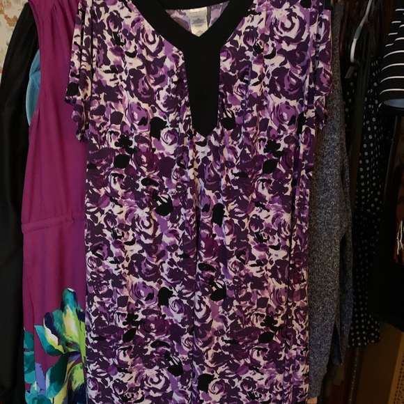 Dresses - Picture 4 of 9